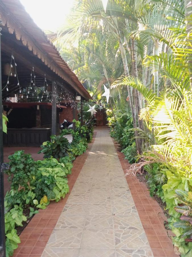 Sea Breeze Inn, Calangute Goa Екстер'єр фото